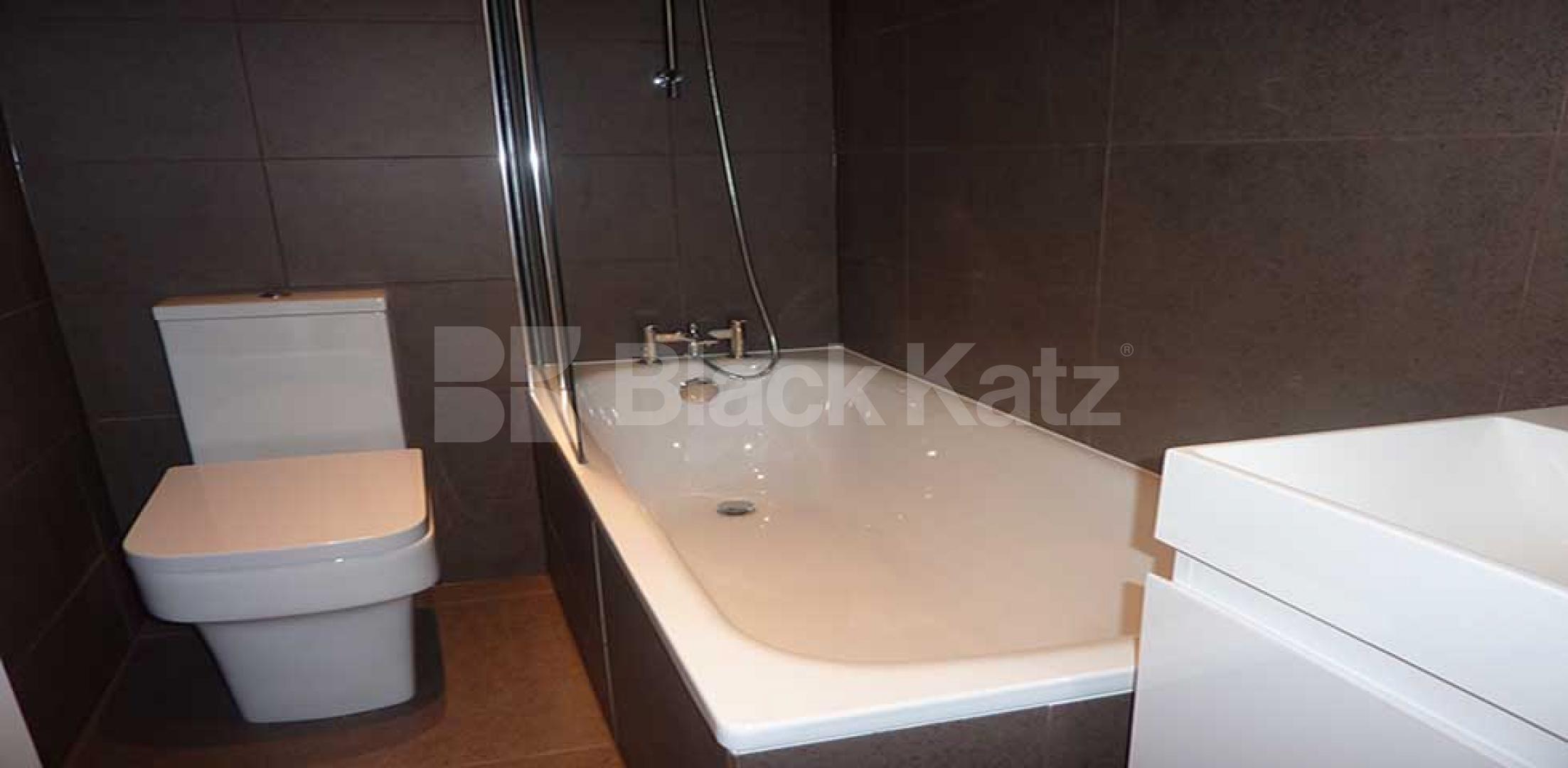 			4 BED/ 2BATH! , 4 Bedroom, 1 bath, 1 reception Flat			 Chepstow Road, BAYSWATER 